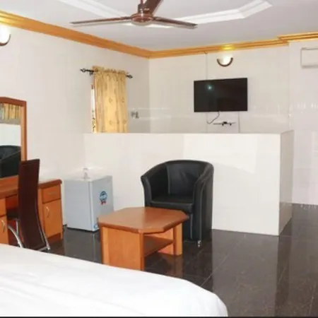 Cute Villa Hotel And Suites-3